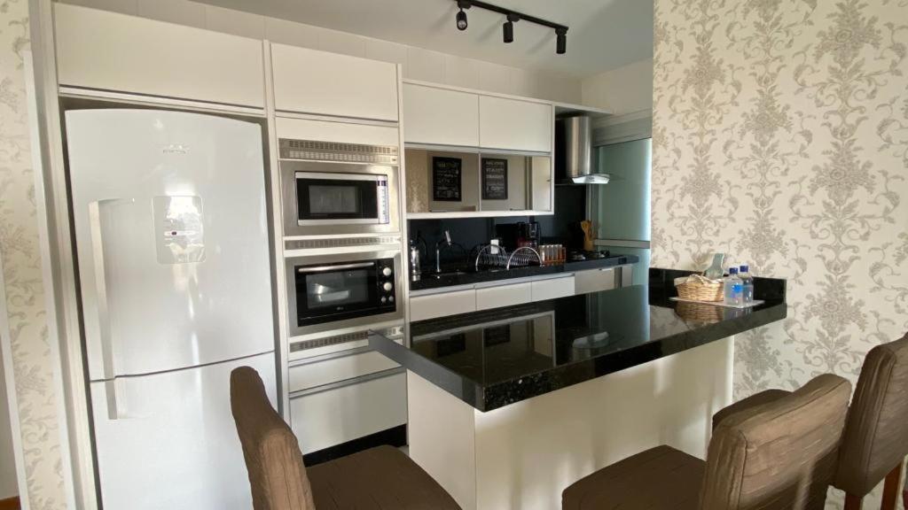 Apartment Beto Carrero, Praia, 3qt, 2 Vagas, Club Nautilus, 2 Piscinas, Playgound, Academia *